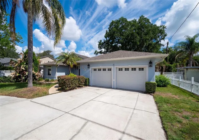 Photo 2 of Single family home for sale at 1015 Venetian Ave, Orlando, FL 32804 | MLS# O6409644 | Listing updated on 2026-09-17