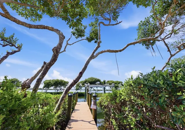 Photo 2 of Single family home for sale at 3606 Fair Oaks Pl, Longboat Key, FL 34228 | MLS# A4694394 | Listing updated on 2026-10-11