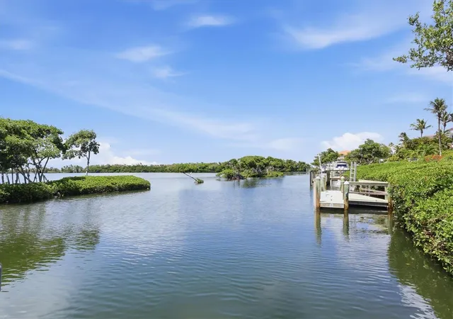 Photo 3 of Single family home for sale at 3606 Fair Oaks Pl, Longboat Key, FL 34228 | MLS# A4694394 | Listing updated on 2026-10-11