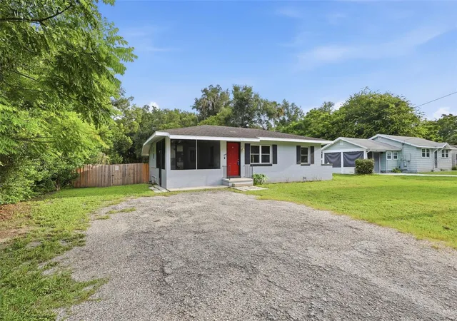 Photo 2 of Single family home for sale at 320 W Graves Ave, Orange City, FL 32763 | MLS# V4949205 | Listing updated on 2026-08-30