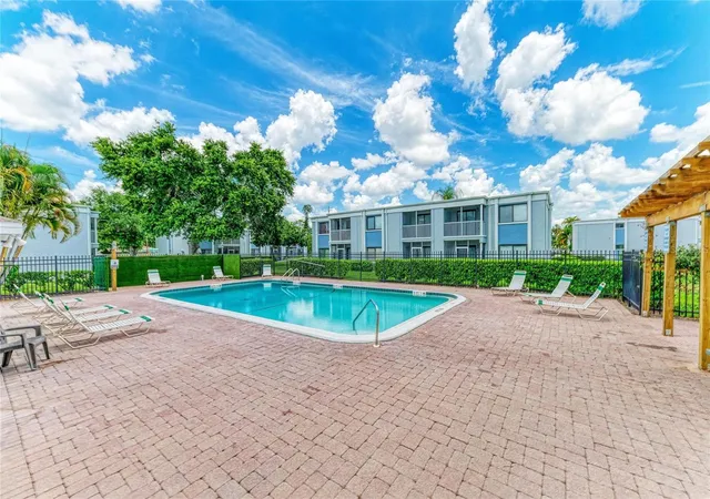 Photo 3 of Condo for sale at 5310 26th Street W #1506, Bradenton, FL 34207 | MLS# A4694411 | Listing updated on 2026-08-19