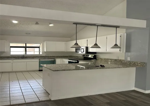 4th image of 5106 Stonehurst Rd, Tampa, FL 33647 | MLS# TB8510930
