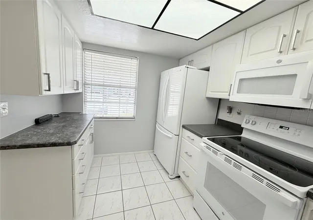 5th image of 2465 Northside Dr #604, Clearwater, FL 33761 | MLS# TB8510932