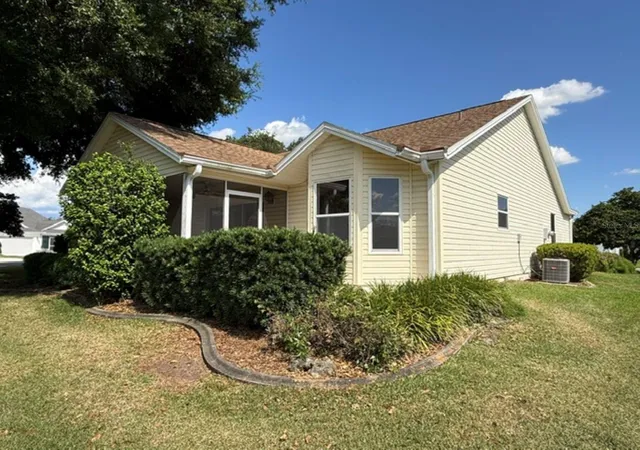 14th image of 3001 Saint Thomas Ln, The Villages, FL 32162 | MLS# OM725131