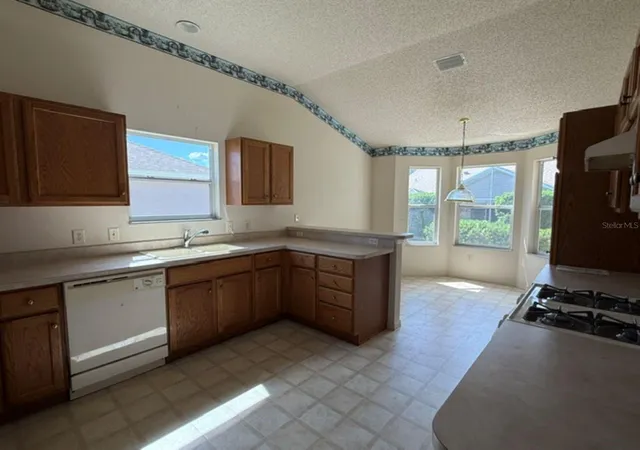 4th image of 3001 Saint Thomas Ln, The Villages, FL 32162 | MLS# OM725131