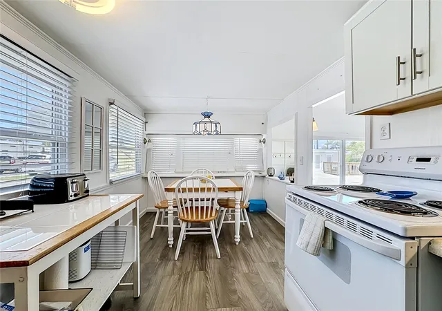 3rd image of 10315 Cortez Rd W, BRADENTON, FL 34210