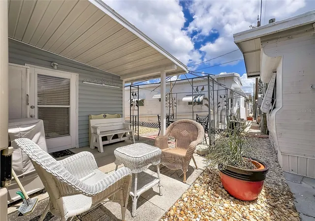 4th image of 10315 Cortez Rd W, BRADENTON, FL 34210