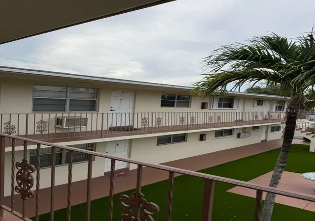 Listing Photo 4 - Condo for sale in building located at 1710 Mckinley St, Hollywood, FL 33020 - Unit #16