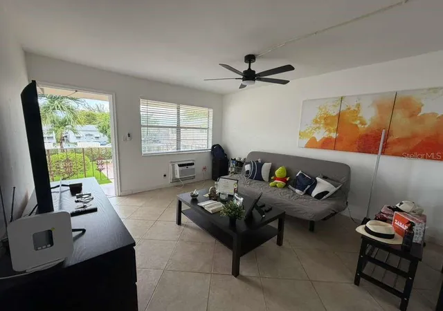 Listing Photo 5 - Condo for sale in building located at 1710 Mckinley St, Hollywood, FL 33020 - Unit #16