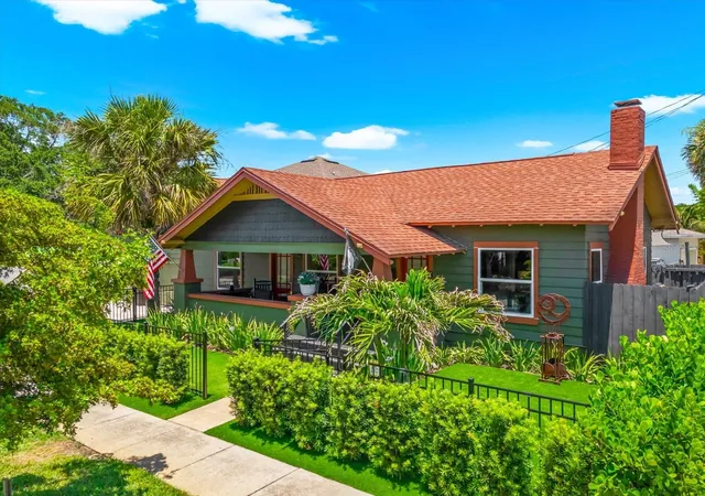 Photo 4 of Single family home for sale at 127 23rd Street N, Saint Petersburg, FL 33713 | MLS# A4694436 | Listing updated on 2026-10-01