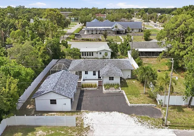 Photo 3 of Single family home for sale at 201 Honore Ave, Sarasota, FL 34232 | MLS# A4694437 | Listing updated on 2026-10-05
