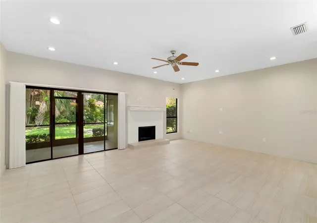 Listing Photo 5 - Condo for sale in building located at 4820 Kestral Park Cir, SARASOTA, FL 34231 - Unit #18
