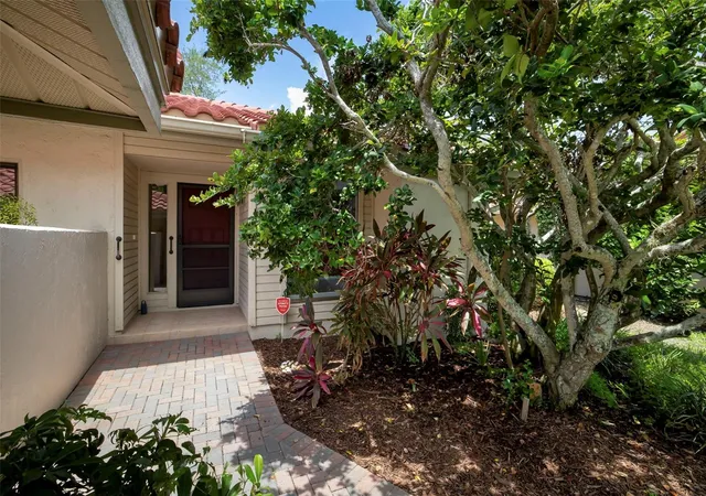 Photo 3 of Condo for sale at 4820 Kestral Park Cir #18, Sarasota, FL 34231 | MLS# A4694438 | Listing updated on 2026-08-30