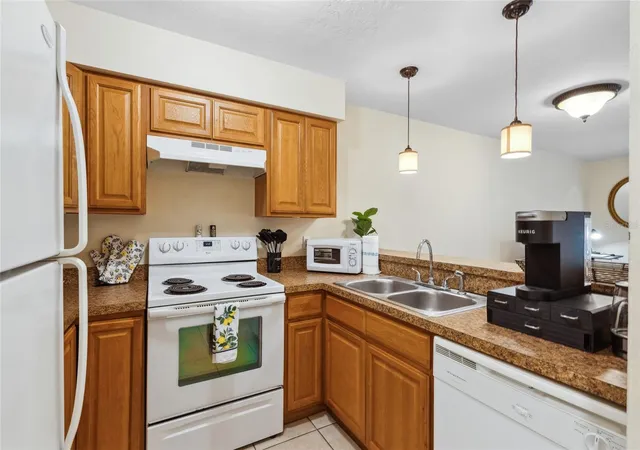 3rd image of 2635 Sw 35Th Pl #1704, Gainesville, FL 32608 | MLS# GC540504