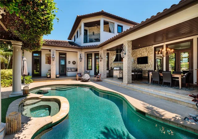 Homes for sale in St Petersburg, FL | 200 Brightwaters Blvd Ne, St Petersburg, FL 33704 | MLS# TB8511006
