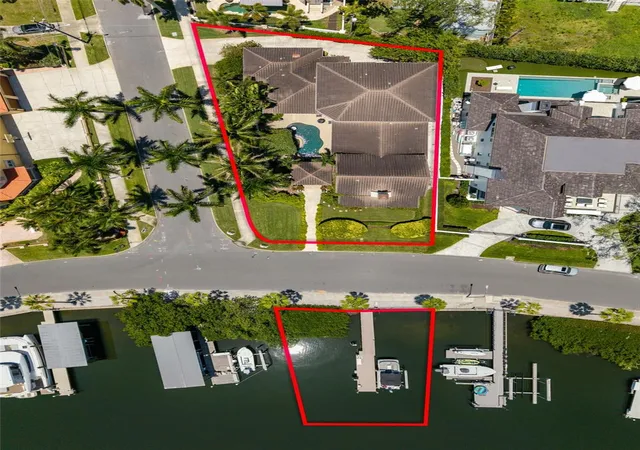 Homes for sale in St Petersburg, FL | 200 Brightwaters Blvd Ne, St Petersburg, FL 33704 | MLS# TB8511006
