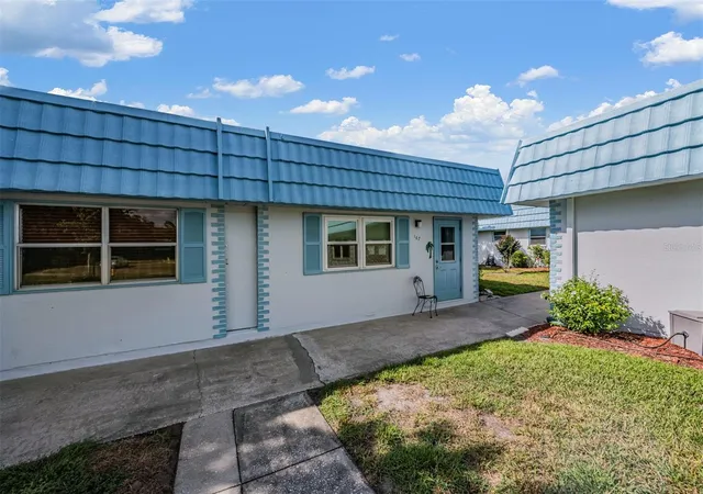 3rd image of 302 Andover Pl S, SUN CITY CENTER, FL 33573