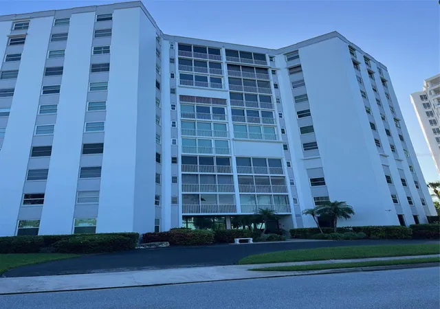 2nd image of 435 S Gulfstream Ave #206, Sarasota, FL 34236 | MLS# A4694462