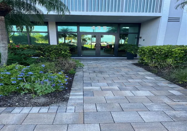 Photo 3 of Condo for sale at 435 S Gulfstream Ave #206, Sarasota, FL 34236 | MLS# A4694462 | Listing updated on 2026-07-27
