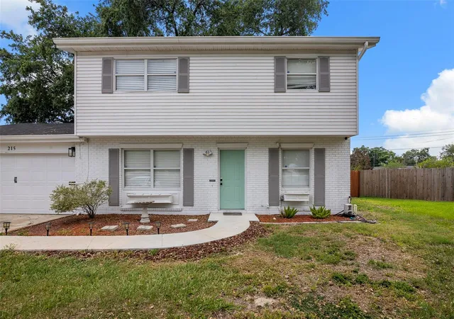 Photo 1 of Single family home for sale at 215 Kilmer Ln, Winter Haven, FL 33884 | MLS# O6409847 | Listing updated on 2026-05-30