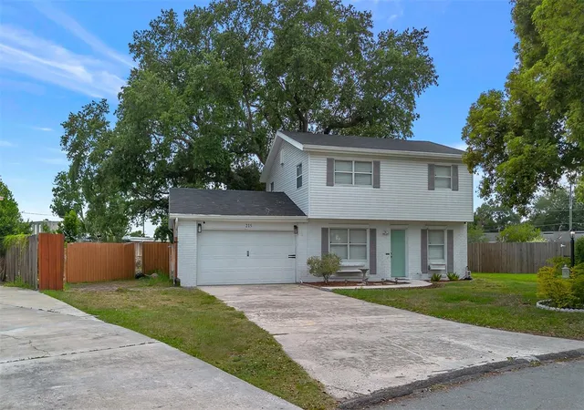 Photo 2 of Single family home for sale at 215 Kilmer Ln, Winter Haven, FL 33884 | MLS# O6409847 | Listing updated on 2026-05-30
