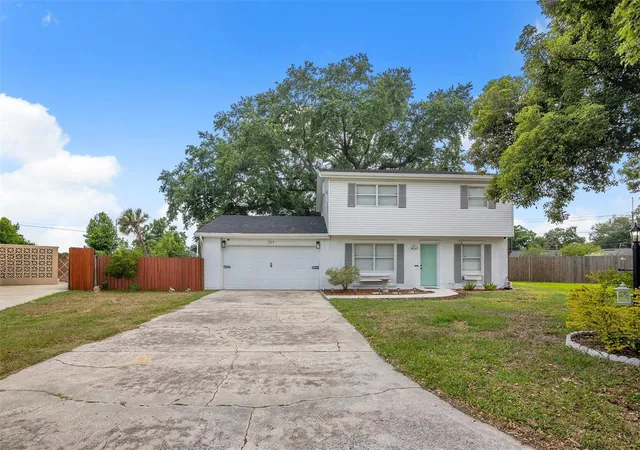 Photo 3 of Single family home for sale at 215 Kilmer Ln, Winter Haven, FL 33884 | MLS# O6409847 | Listing updated on 2026-05-30