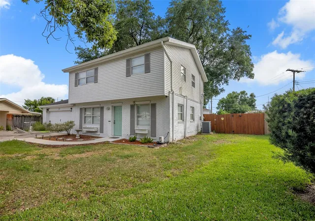 Photo 3 of Single family home for sale at 215 Kilmer Ln, Winter Haven, FL 33884 | MLS# O6409847 | Listing updated on 2026-05-30