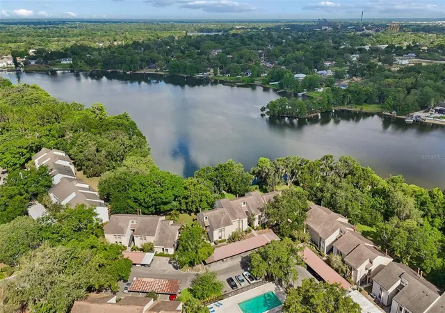 Listing Photo 2 - Condo for sale in building located at 4745 Puritan Cir, TAMPA, FL 33617 - Unit #4745