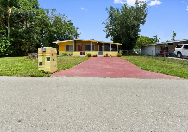 Photo 4 of Single family home for sale at 3741 Bell St, Fort Myers, FL 33916 | MLS# TB8511105 | Listing updated on 2026-06-25