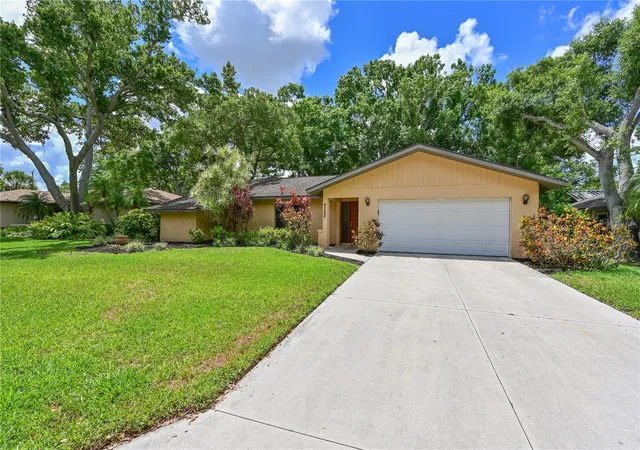 Homes for sale in Sarasota, FL | 4322 Pasadena Ct, Sarasota, FL 34233 | MLS# A4694489