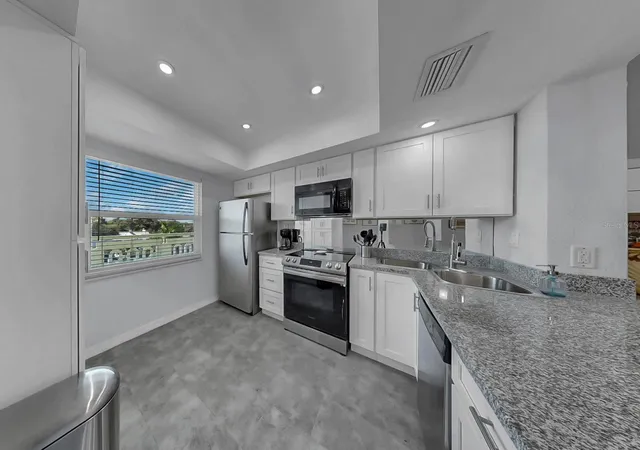 Photo 3 of Condo for sale at 7321 Central Ave #307, Saint Petersburg, FL 33710 | MLS# TB8511142 | Listing updated on 2026-08-24