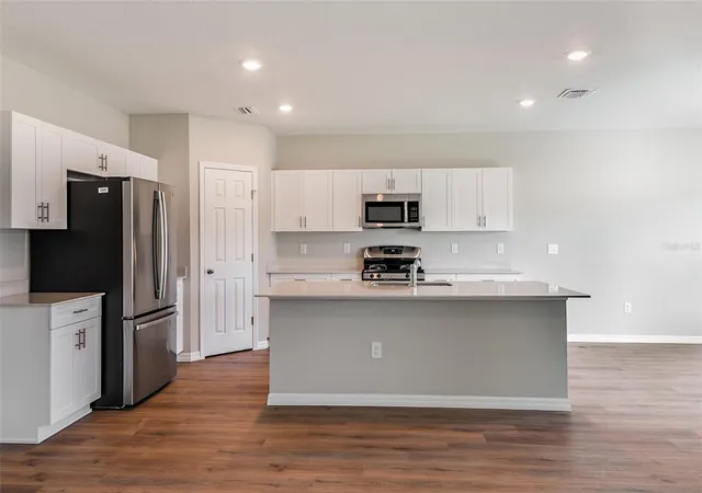 3rd image of 33601 Noble Creek Pl, Dade City, FL 33525 | MLS# TB8511194
