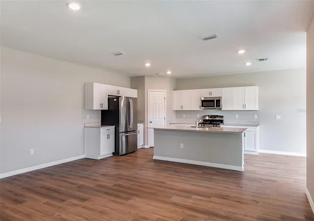 4th image of 33601 Noble Creek Pl, Dade City, FL 33525 | MLS# TB8511194