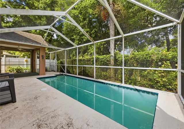 Homes for sale in Clearwater, FL | 14990 Hidden Oaks Cir, Clearwater, FL 33764 | MLS# TB8511243