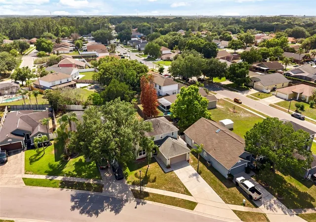 Photo 3 of Single family home for sale at 4232 Stonefield Dr, Orlando, FL 32826 | MLS# O6410009 | Listing updated on 2026-10-04