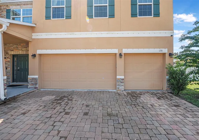 Photo 3 of Single family home for sale at 120 Los Arbor Dr, Deland, FL 32724 | MLS# V4949227 | Listing updated on 2026-07-29