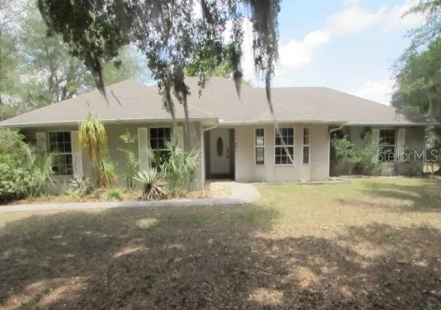Homes for sale in Fruitland Park, FL | 824 Berryhill Cir, Fruitland Park, FL 34731 | MLS# G5112751