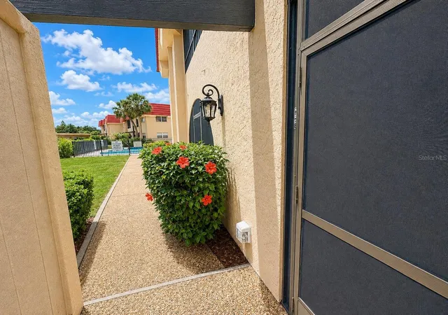 3rd image of 211 Rubens Dr #E, Nokomis, FL 34275 | MLS# N6144444