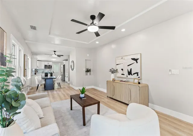 5th image of 604 E Lambright St, Tampa, FL 33604 | MLS# TB8511270