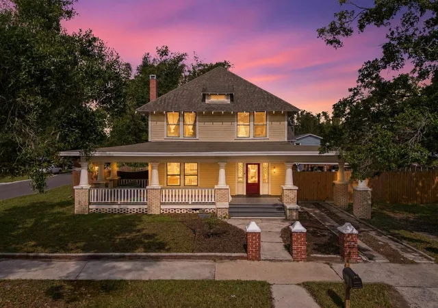Photo 1 of Single family home for sale at 5202 N Seminole Ave, Tampa, FL 33603 | MLS# TB8511273 | Listing updated on 2026-07-28