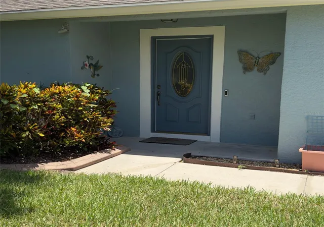 Photo 3 of Sale Pending at 19238 Weymouth Dr, Land O Lakes, FL 34638 | MLS# TB8511301 | Listing updated on 2026-08-25