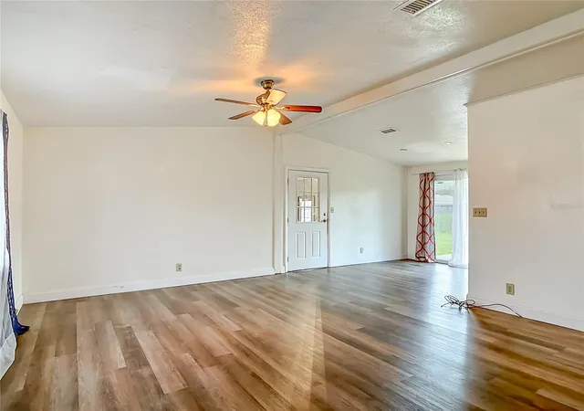 Photo 2 of Manufactured home for sale at 943 Monroe Harbor Pl, Sanford, FL 32773 | MLS# O6410062 | Listing updated on 2026-08-20