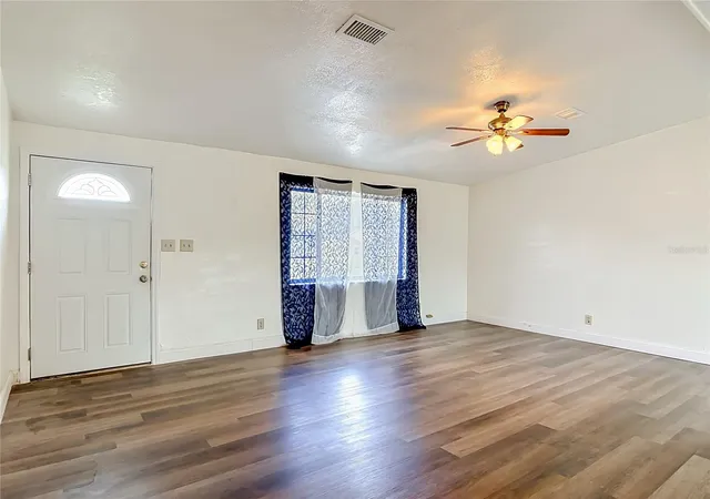 Photo 3 of Manufactured home for sale at 943 Monroe Harbor Pl, Sanford, FL 32773 | MLS# O6410062 | Listing updated on 2026-08-20