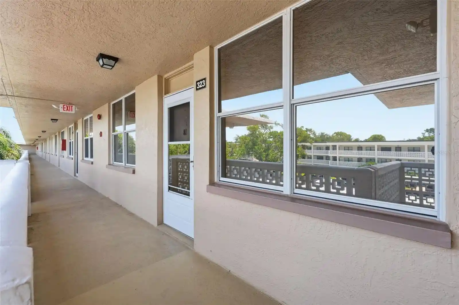 Listing Photo 2 - Condo for sale in 4915 Bay St Ne located at 4915 Bay St Ne, St. Petersburg, FL 33703 - Unit #323