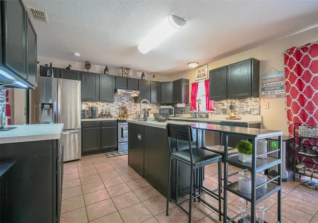 Photo 4 of Single family home for sale at 613 Lobelia Dr, Davenport, FL 33837 | MLS# O6410078 | Listing updated on 2026-08-31