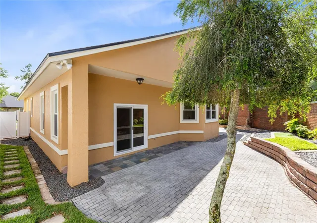 Photo 4 of Single family home for sale at 683 Oak Holw Way, Altamonte Springs, FL 32714 | MLS# O6410094 | Listing updated on 2026-10-09