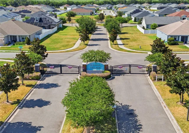 3rd image of 319 Travelers Creek Dr, Auburndale, FL 33823 | MLS# S5150445
