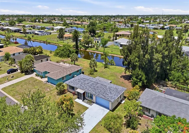 3rd image of 52 Annapolis Ln, Rotonda West, FL 33947 | MLS# O6410119