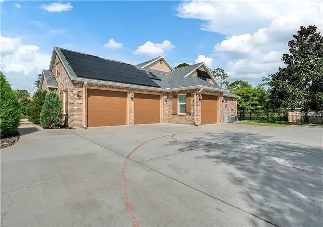 Photo 3 of Single family home for sale at 2660 Winnemissett Oaks Dr, Deland, FL 32724 | MLS# V4949235 | Listing updated on 2026-09-26