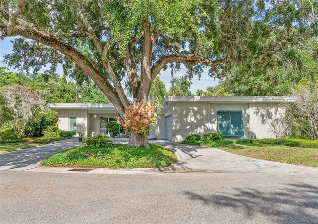 Photo 1 of Single family home for sale at 338 Blue Heron Dr, Winter Park, FL 32789 | MLS# O6410174 | Listing updated on 2026-10-03